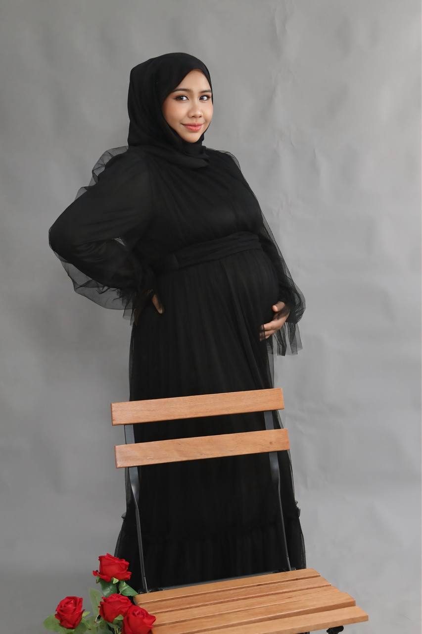 Maternity portrait shoot by NaVi Marketing
